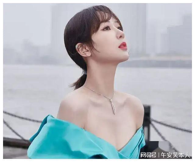 小家碧玉的美！备受瞩目的女演员爱游戏32岁的杨紫是俏皮的美(图6)